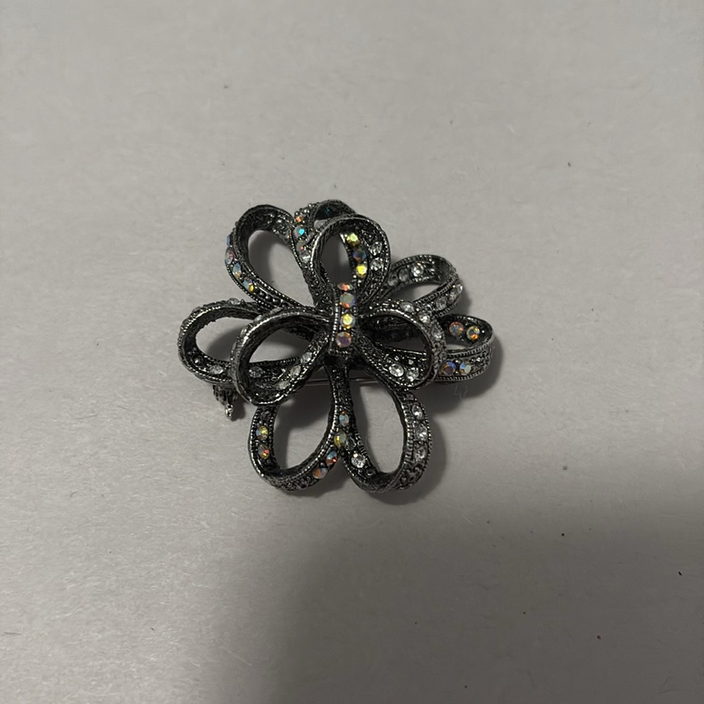 Black and rhinestone flower/ribbon brooch pin